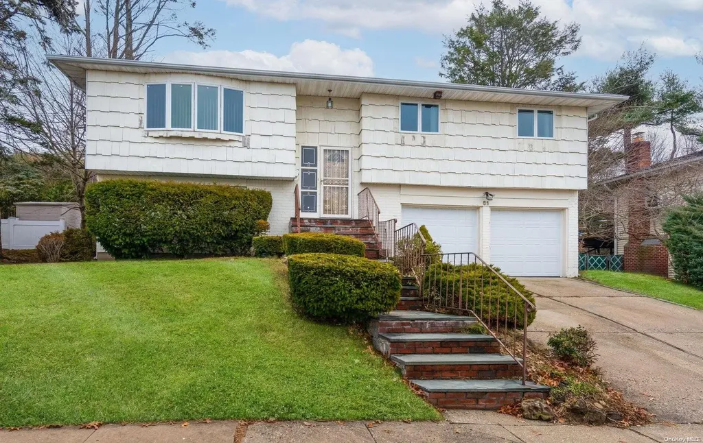 61 Beaumont Drive Plainview NY 11803