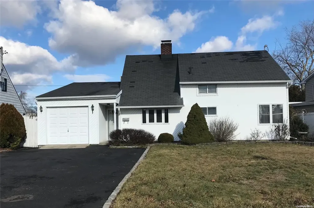 29 Compass Lane Levittown NY 11756