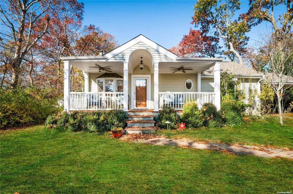 10 Pineacre Drive Smithtown NY 11787