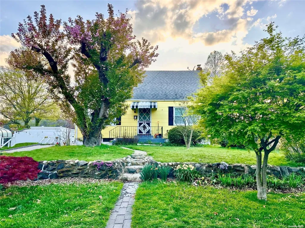 8 Orian Place Glen Cove NY 11542