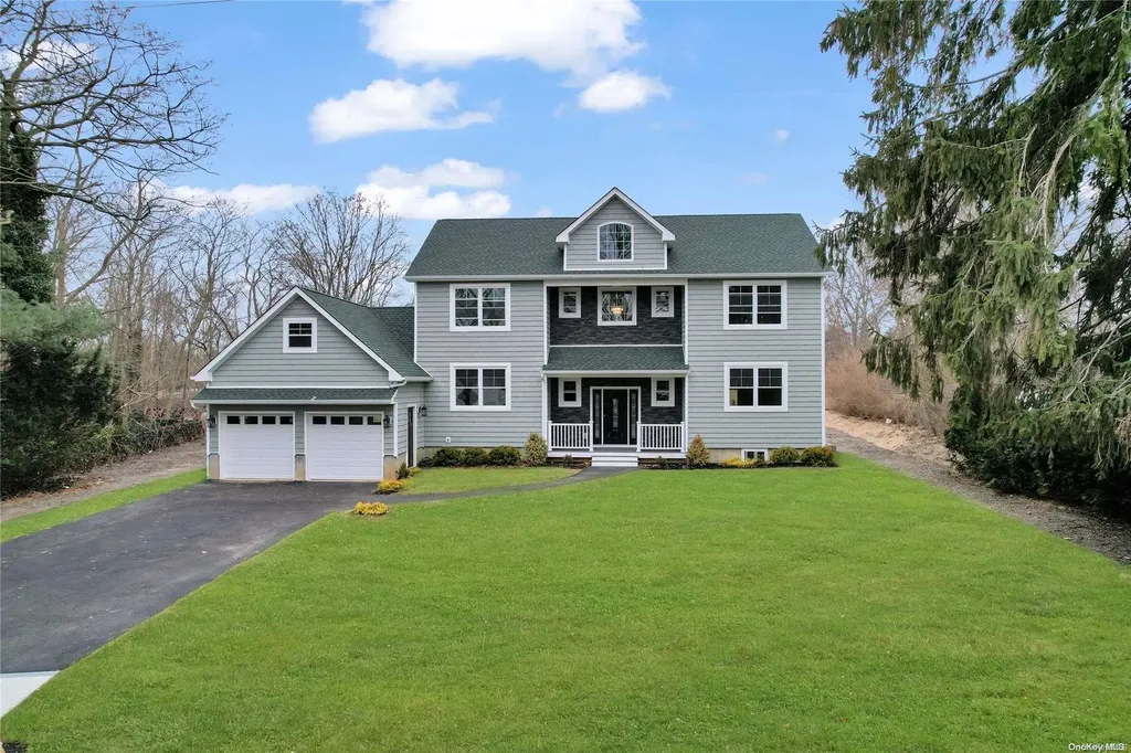 4 Hewlett Lane Oakdale NY 11769