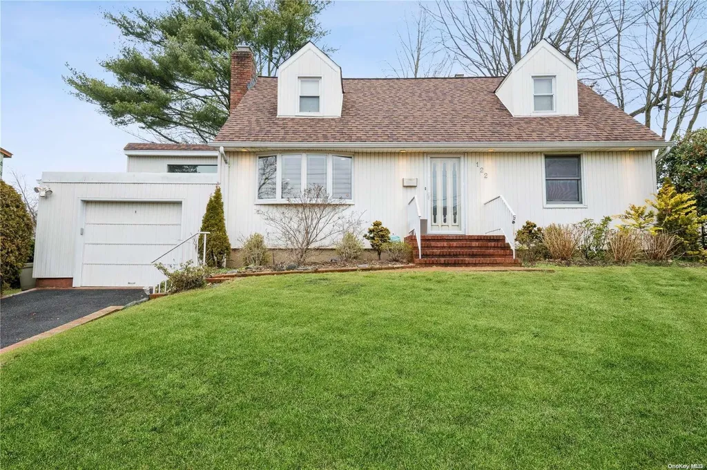 122 Garden Drive Albertson NY 11507