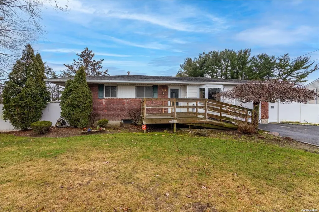 366 Grand Boulevard Deer Park NY 11729