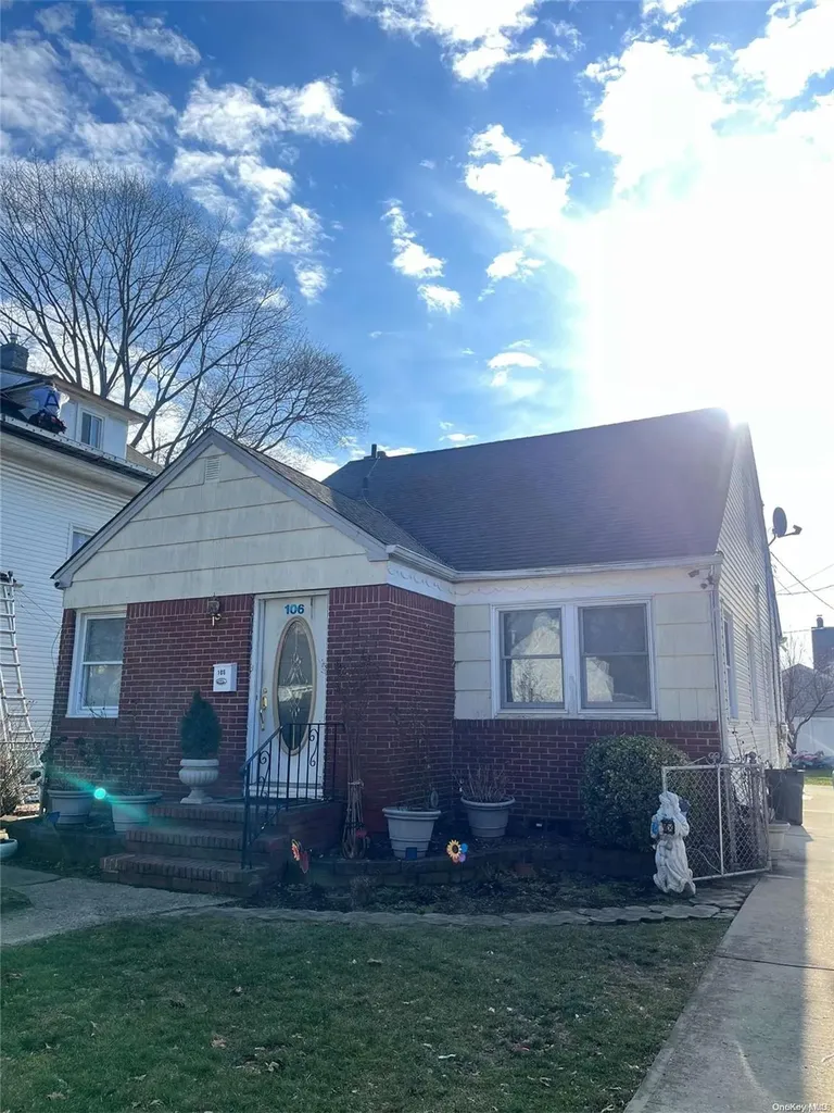 106 Oak Avenue Hempstead NY 11550