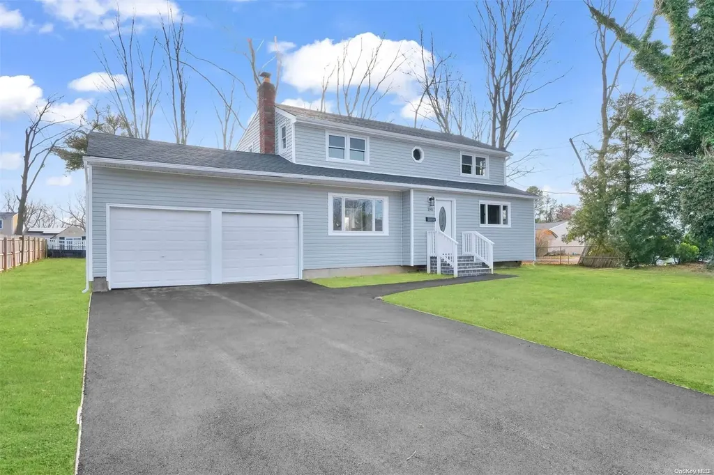 190 Ava Drive Bay Shore NY 11706