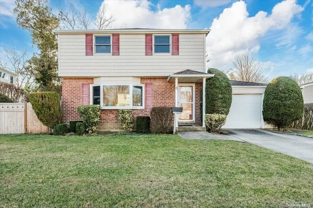 8 Hastings Drive Merrick NY 11566
