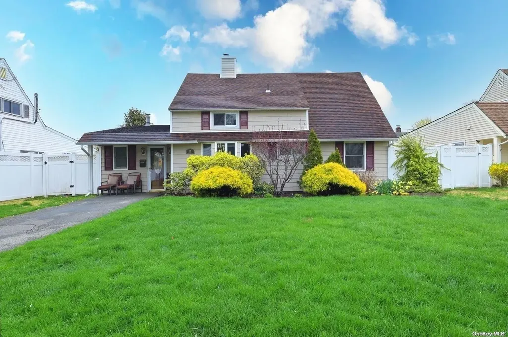 87 Willowood Drive Wantagh NY 11793