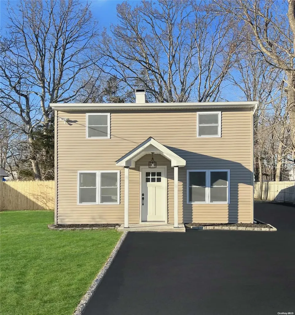 44 E Halley Lane Central Islip NY 11722