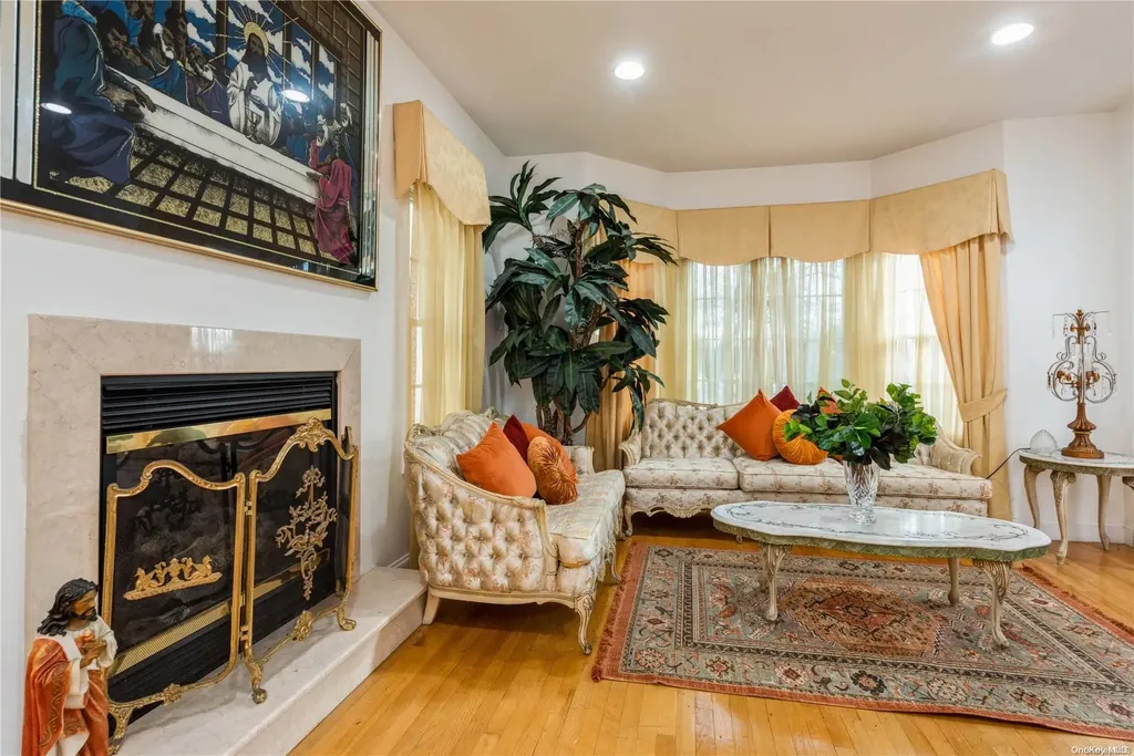 968 Bowe Road W Valley Stream NY 11580