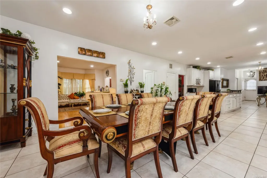 968 Bowe Road W Valley Stream NY 11580