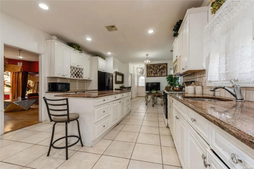 968 Bowe Road W Valley Stream NY 11580
