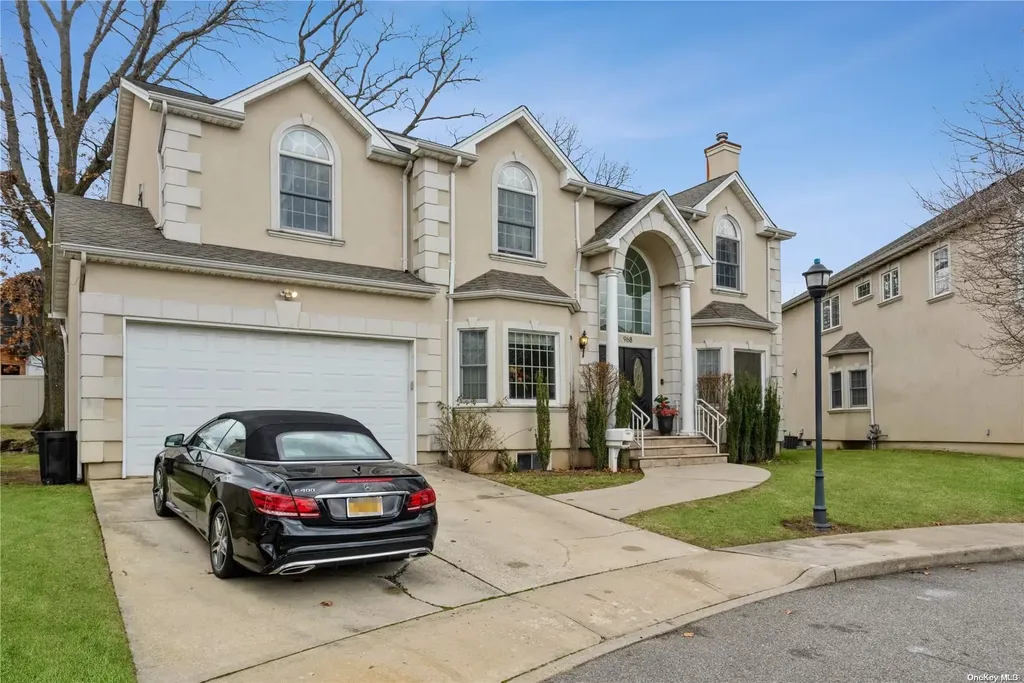 968 Bowe Road W Valley Stream NY 11580