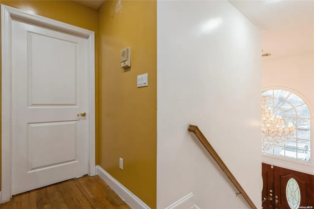 968 Bowe Road W Valley Stream NY 11580