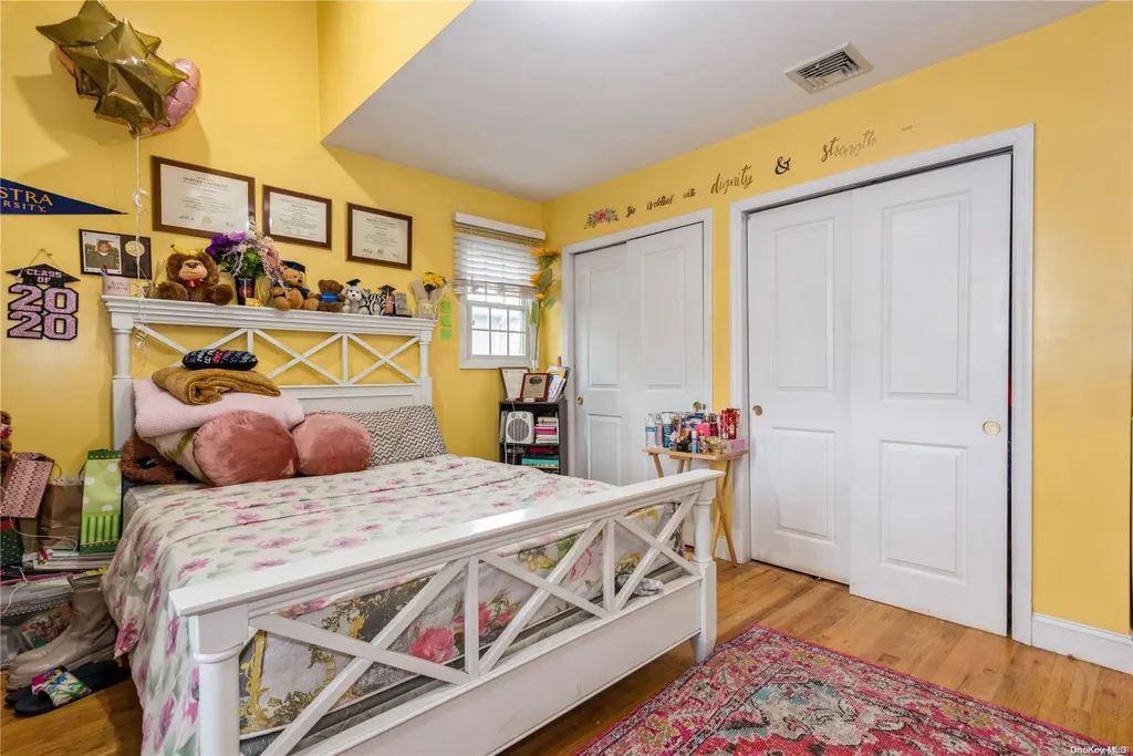 968 Bowe Road W Valley Stream NY 11580