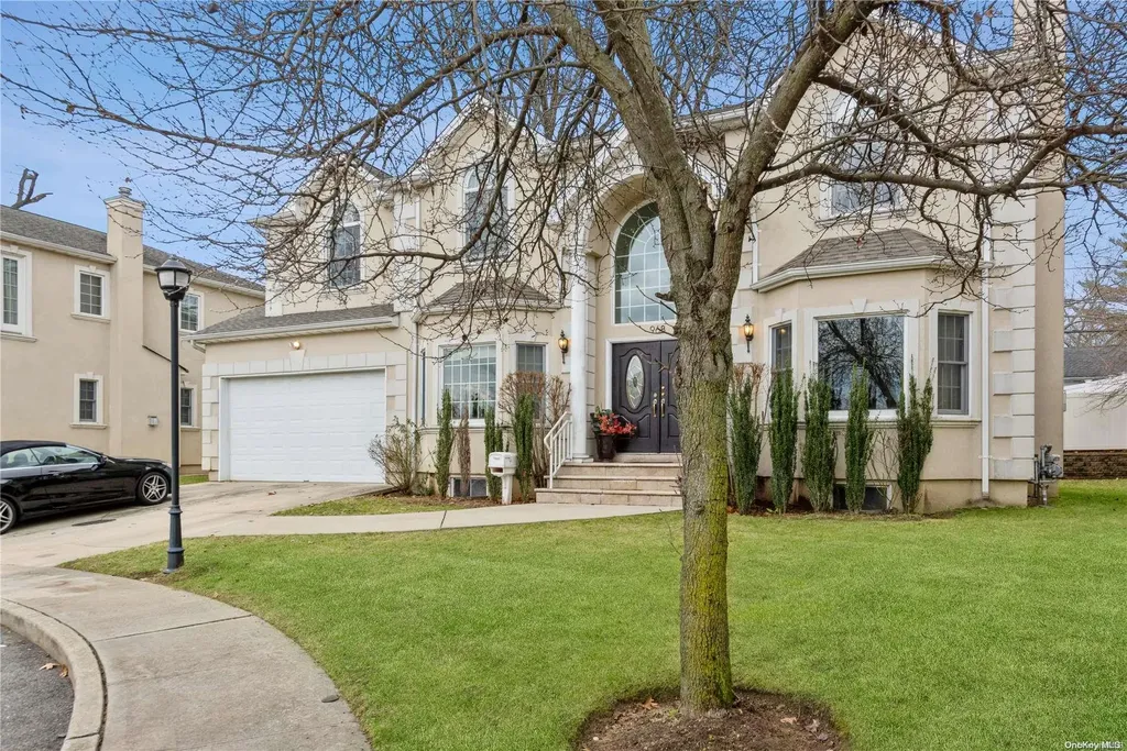 968 Bowe Road W Valley Stream NY 11580