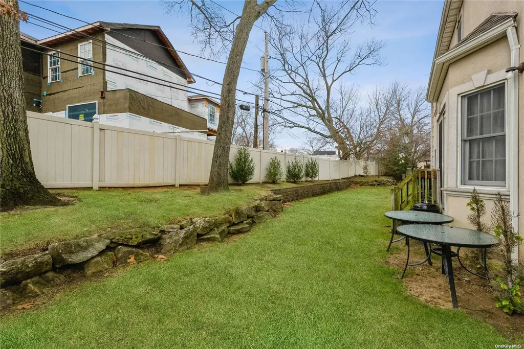 968 Bowe Road W Valley Stream NY 11580
