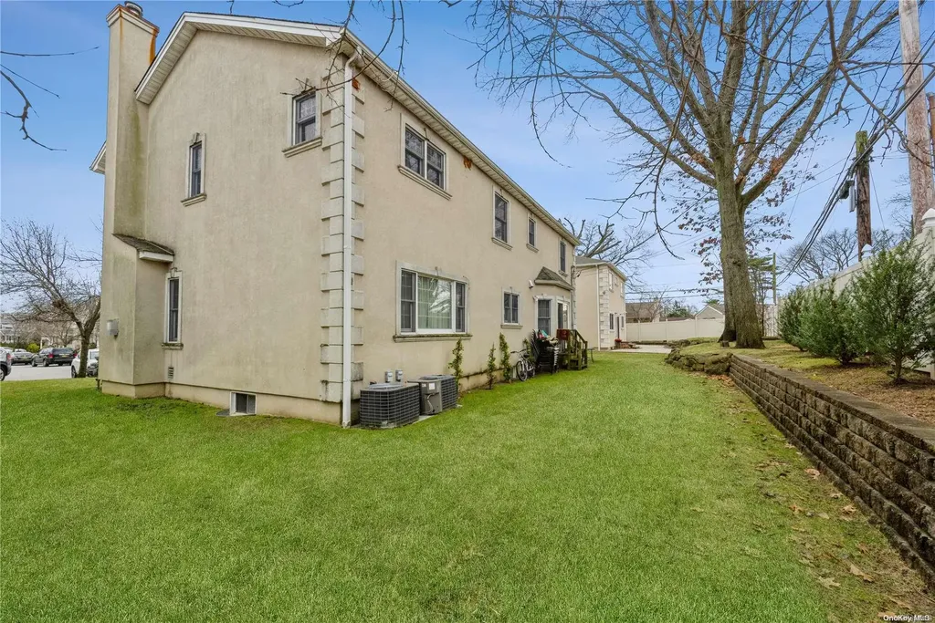 968 Bowe Road W Valley Stream NY 11580