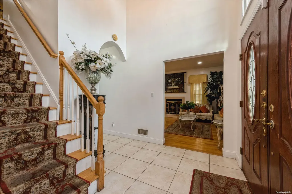 968 Bowe Road W Valley Stream NY 11580