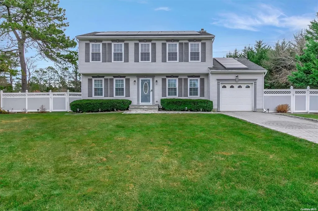 25 Victoria Circle East Patchogue NY 11772