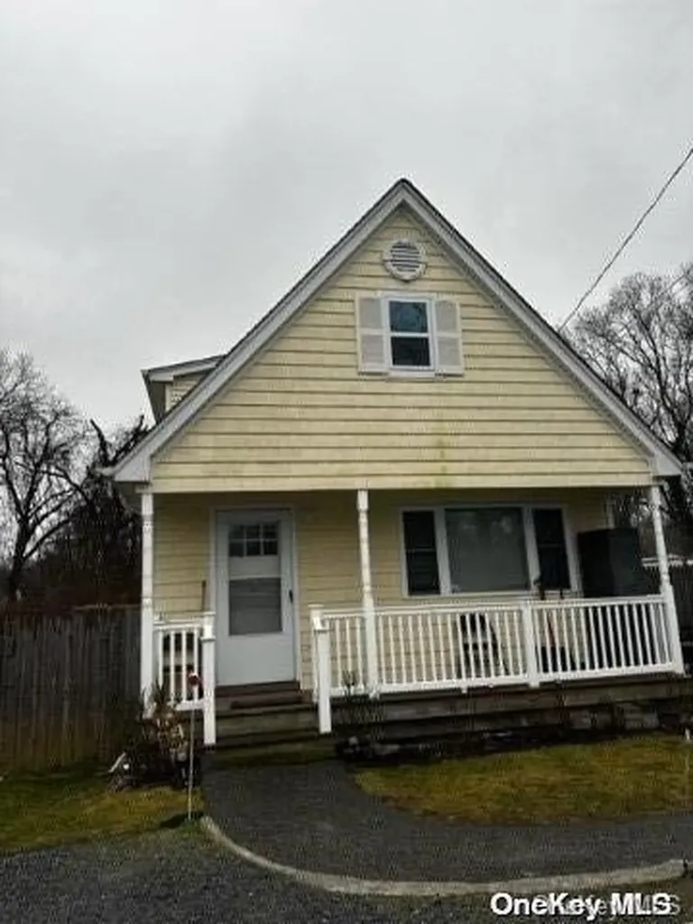 84a Clinton Avenue Mastic NY 11950