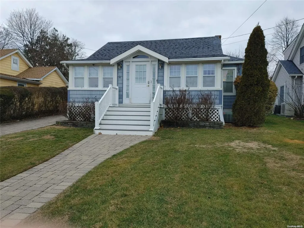 20 Hillside Avenue Northport NY 11768