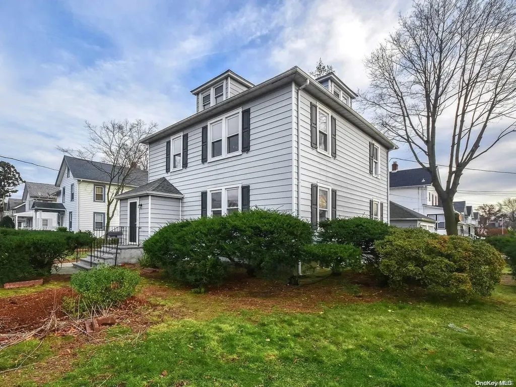 47 Maple Avenue Glen Cove NY 11542