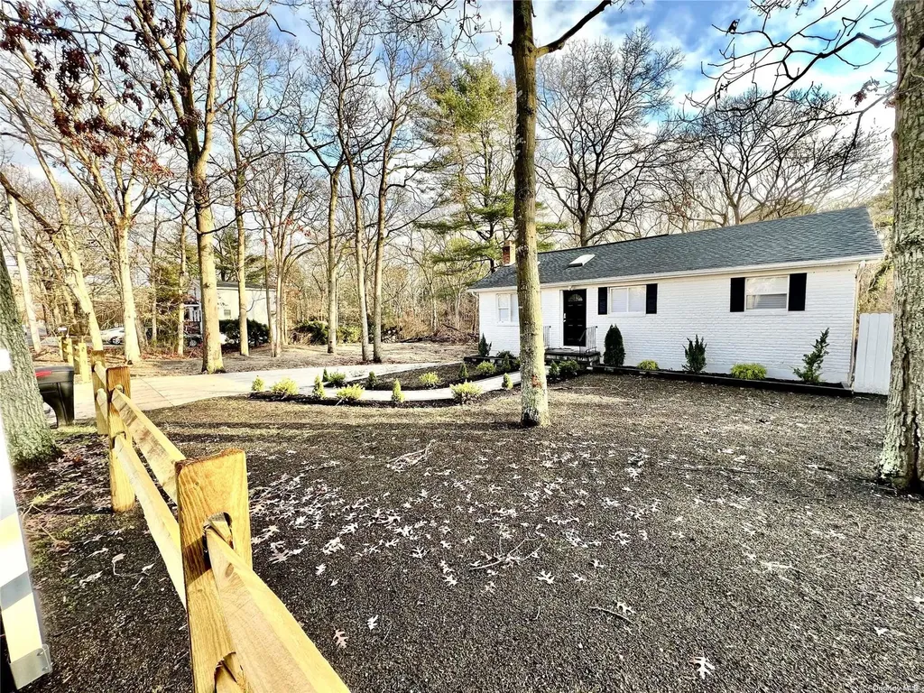124 Clinton Avenue Mastic NY 11950