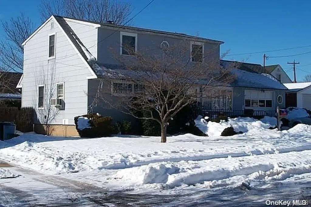 963 Mirabelle Avenue Westbury NY 11590