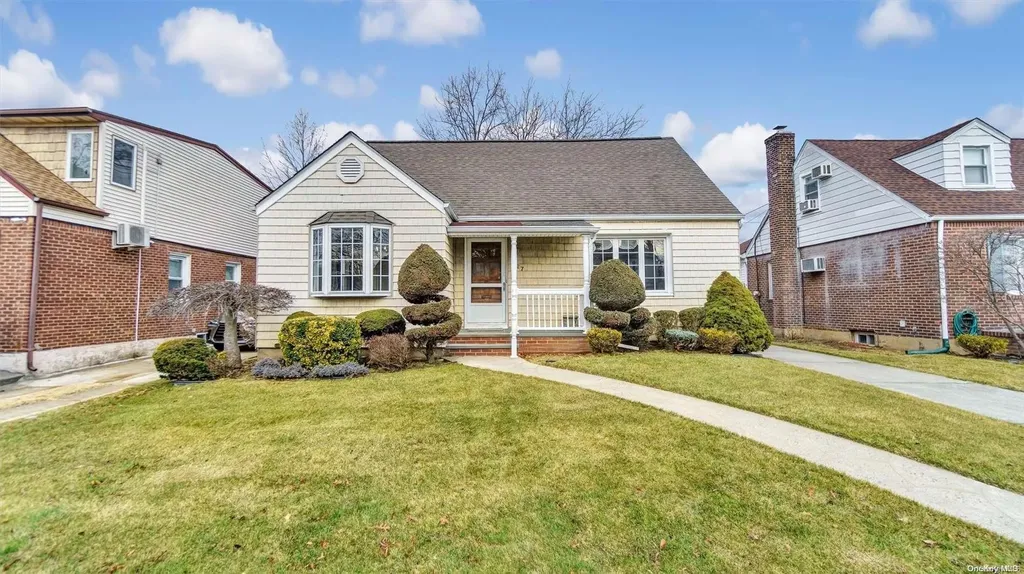 27 Laurel Drive New Hyde Park NY 11040