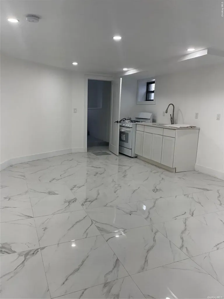 686 E 49th Street Brooklyn NY 11203