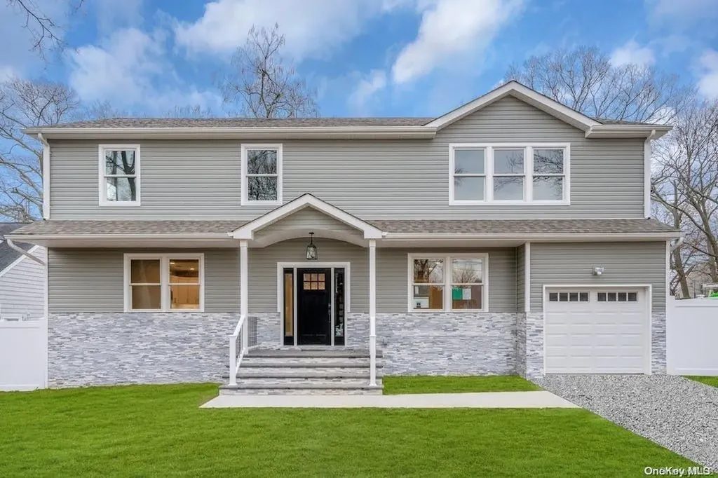 49 Jerome Street Lindenhurst NY 11757