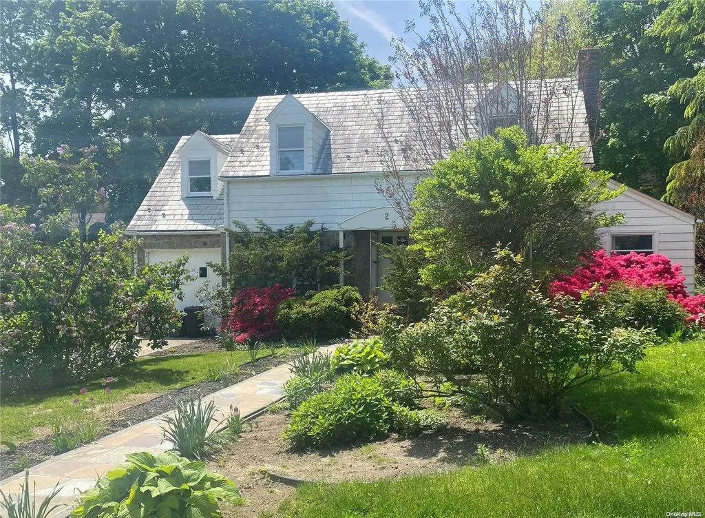 2 Gloucester Court Great Neck NY 11021