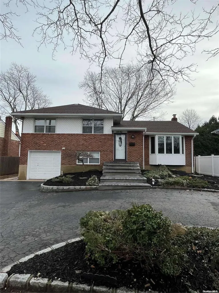2542 Iris Lane North Bellmore NY 11710