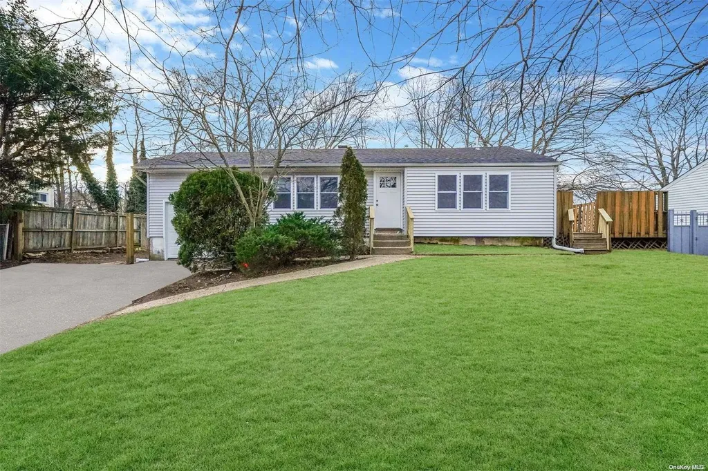 196 Dovecote Lane Central Islip NY 11722