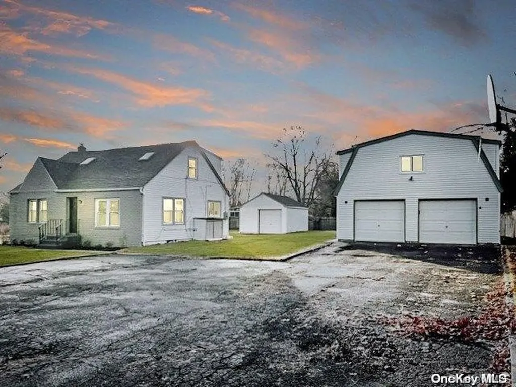 28 Wavecrest Drive Mastic Beach NY 11951