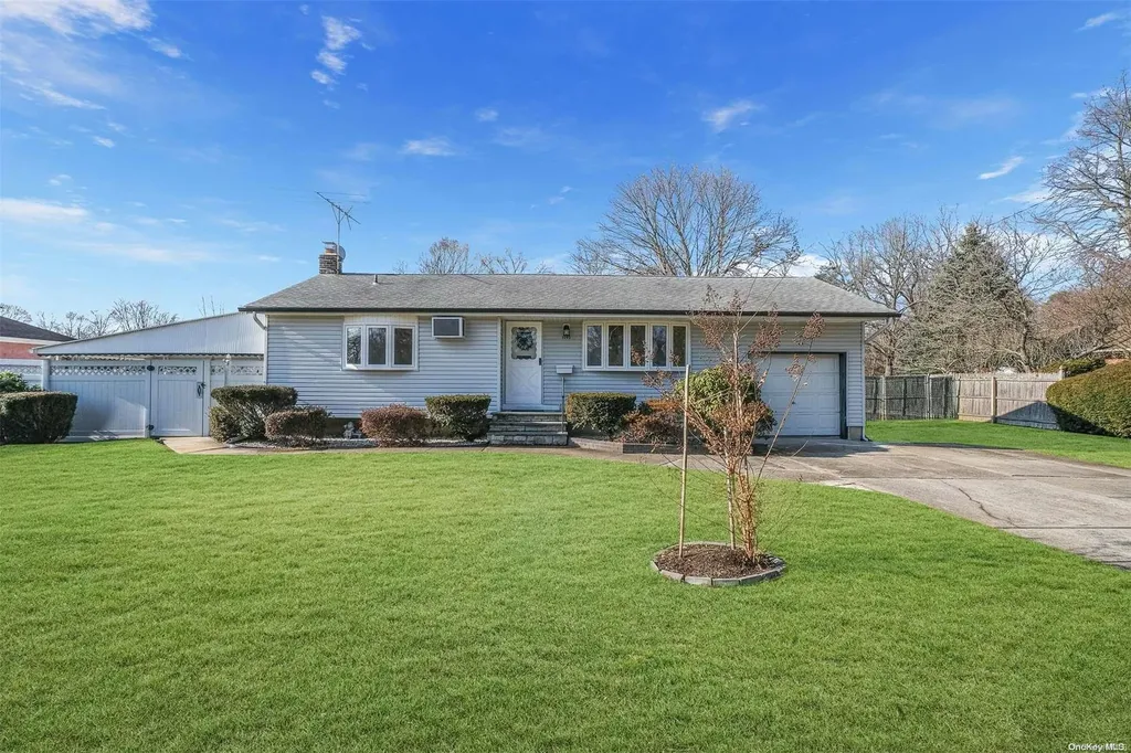 1095 Nugent Avenue Bay Shore NY 11706