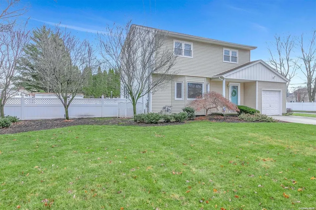 1074 Carlls Straight Path Dix Hills NY 11746