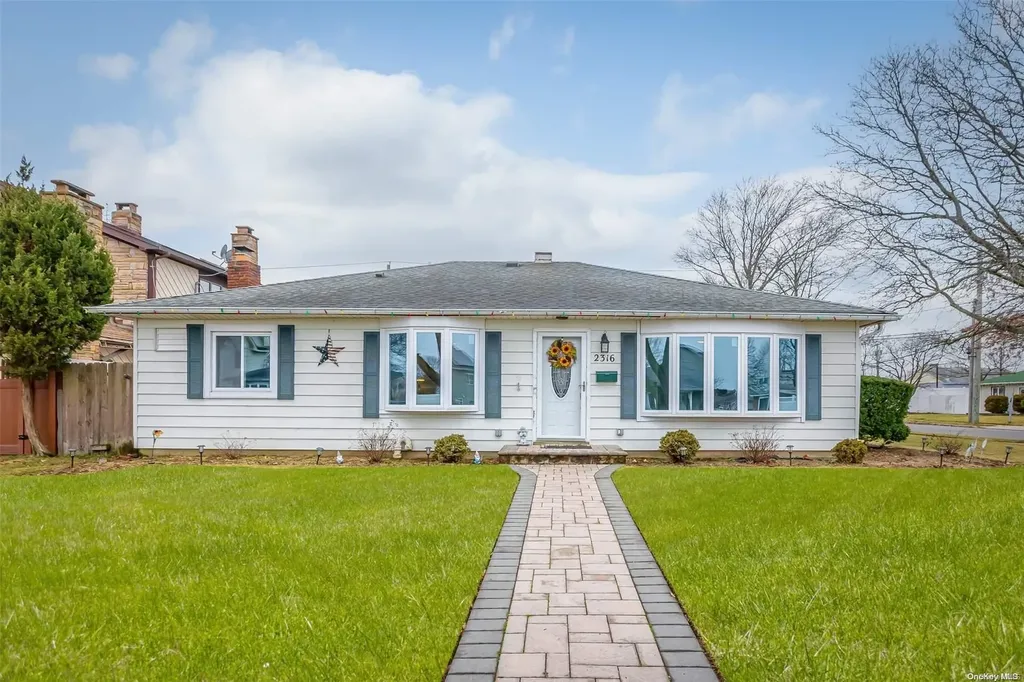 2316 Maple Avenue Seaford NY 11783