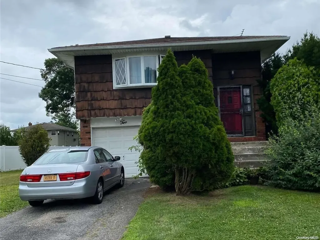 2 Park Place Amityville NY 11701