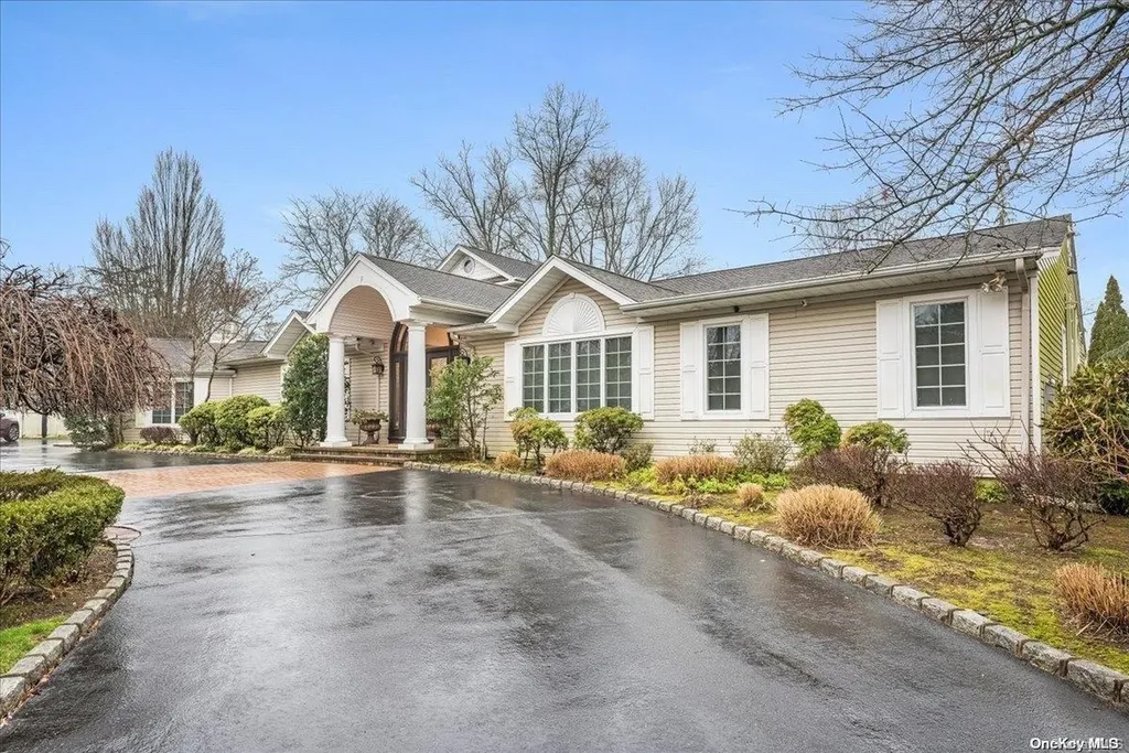 20 Astro Place Dix Hills NY 11746