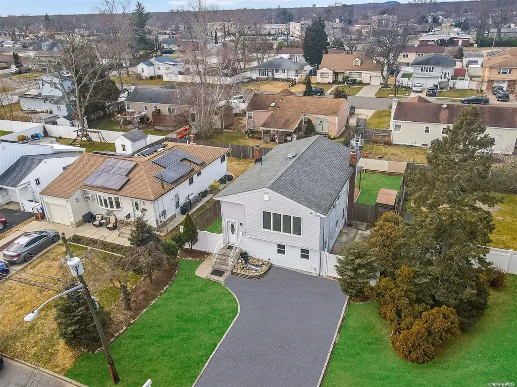 152 E 3rd Street Deer Park NY 11729