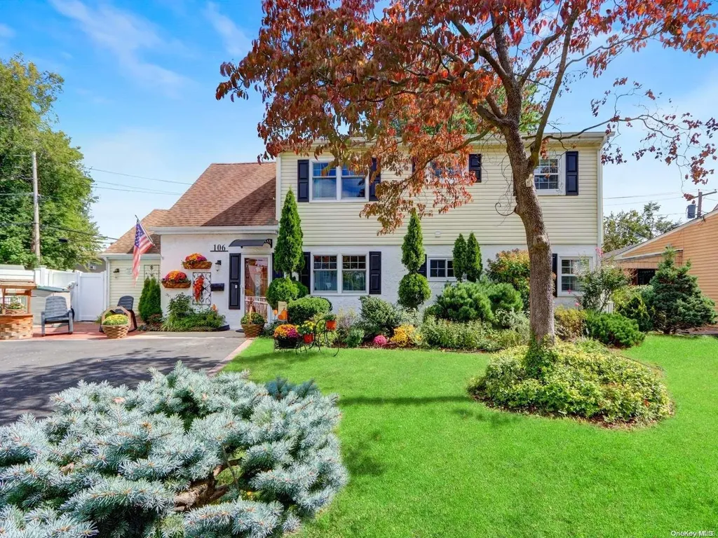 106 Land Lane Westbury NY 11590