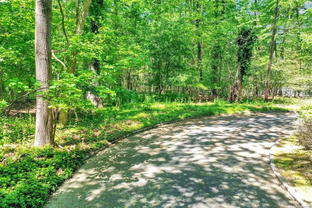 Laurel Hill Path Nissequogue NY 11780