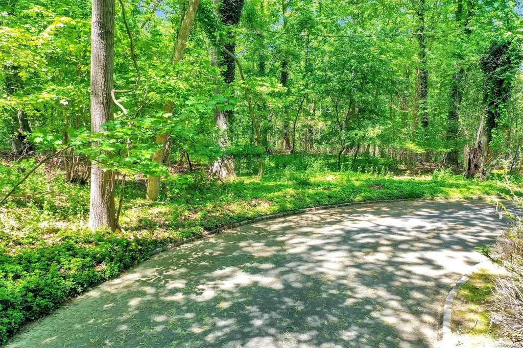 Laurel Hill Path Nissequogue NY 11780