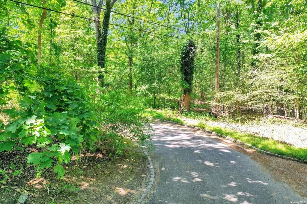 Laurel Hill Path Nissequogue NY 11780