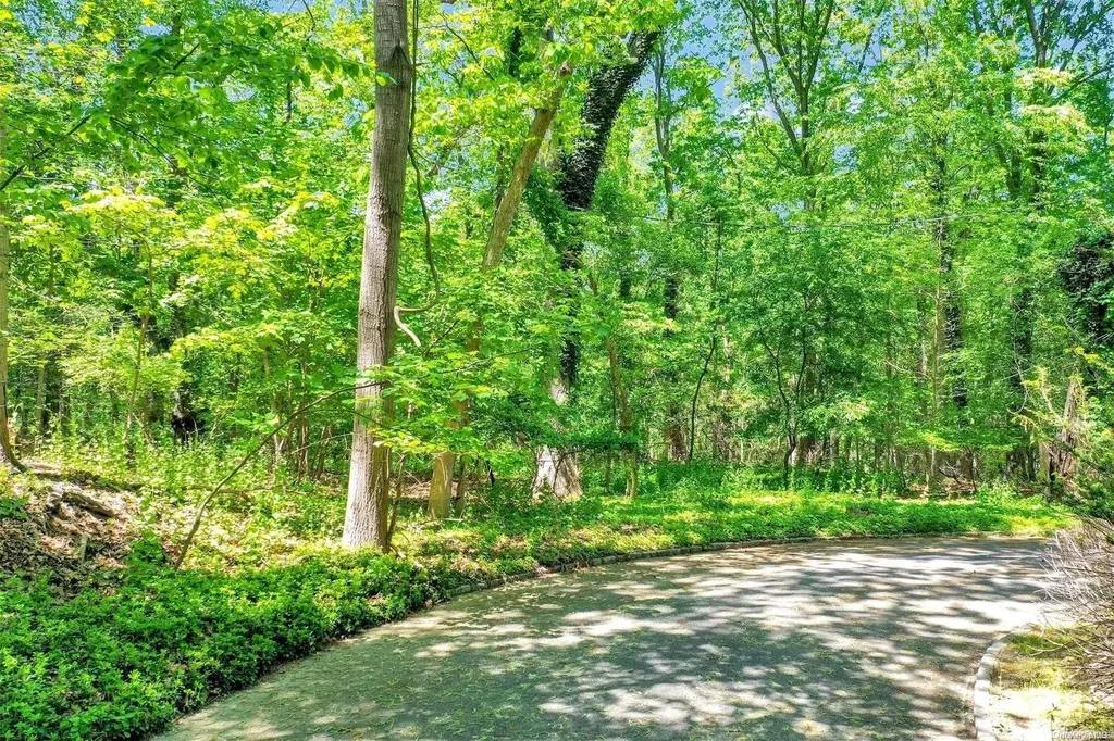 Laurel Hill Path Nissequogue NY 11780