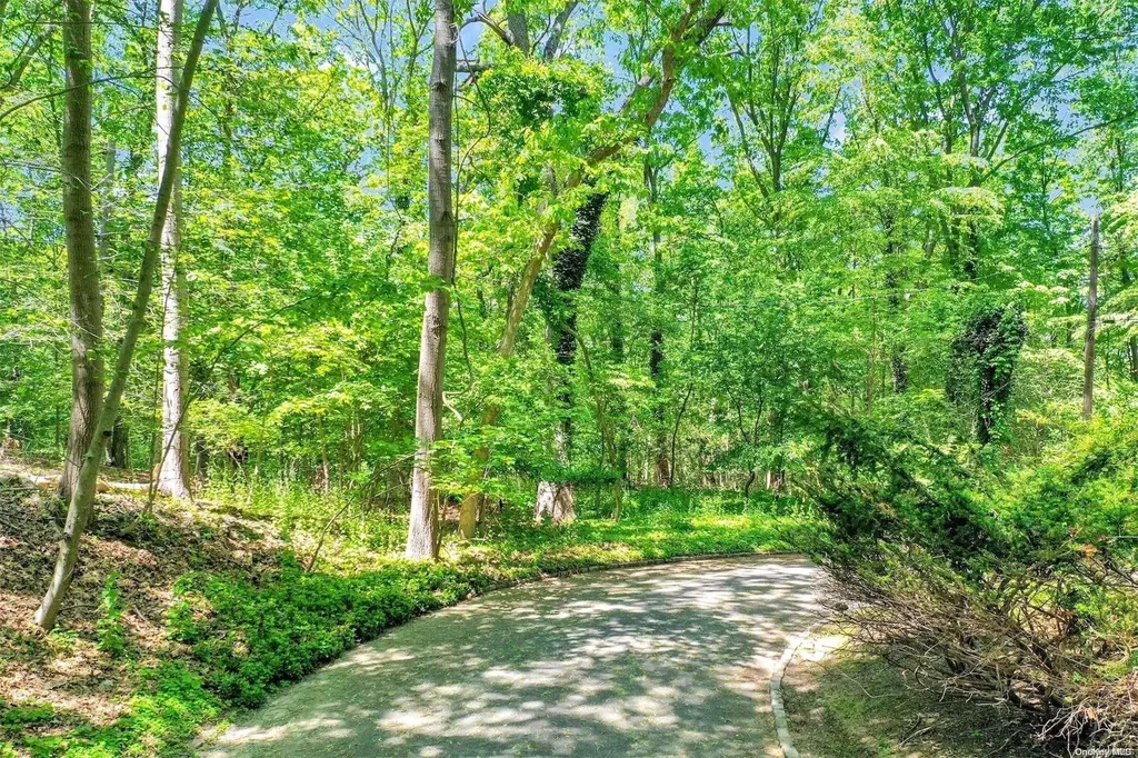 Laurel Hill Path Nissequogue NY 11780