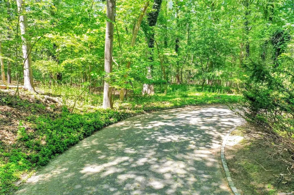 Laurel Hill Path Nissequogue NY 11780