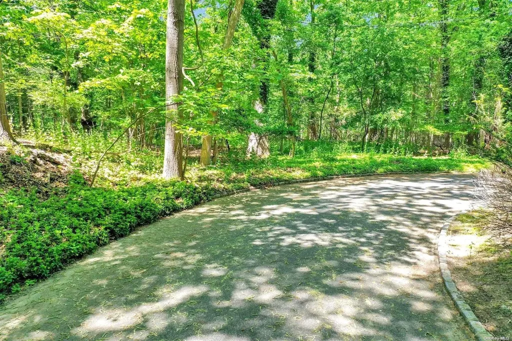 Laurel Hill Path Nissequogue NY 11780