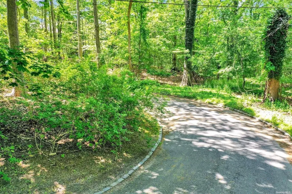 Laurel Hill Path Nissequogue NY 11780